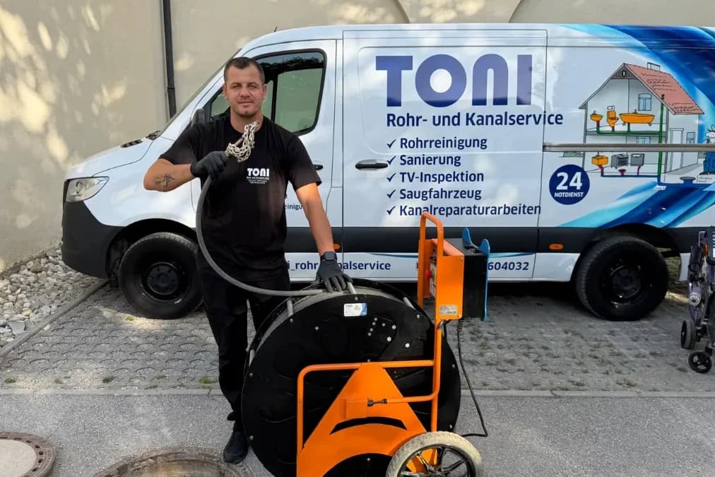 Elektrische Rohrreinigungsmaschine im Einsatz durch TONI Rohr- und Kanalservice